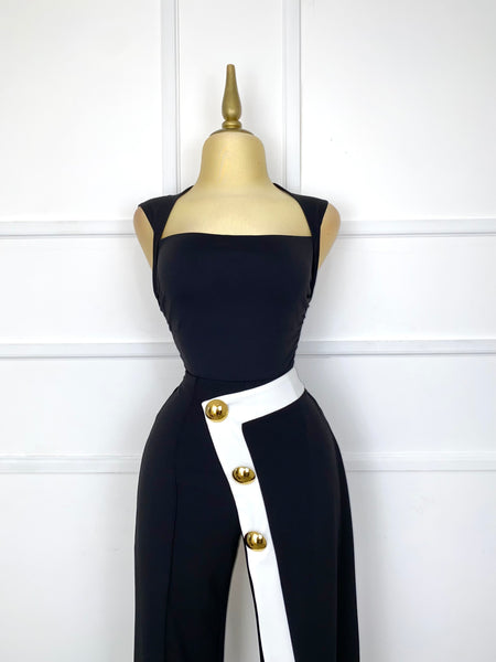 Pantalón negro con botones dorados