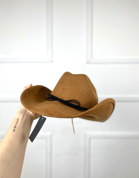 Sombrero camel con hebillas plata