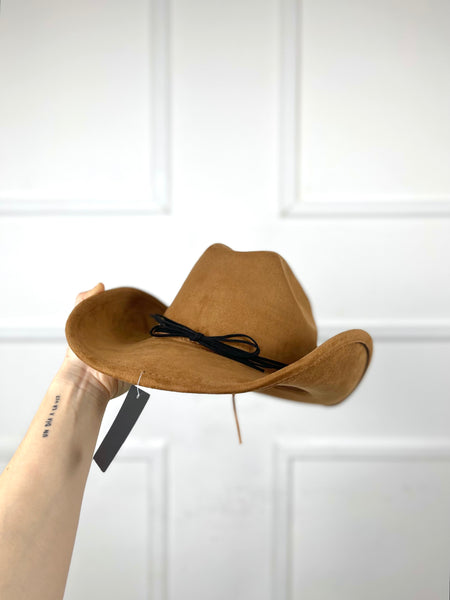 Sombrero camel con hebillas plata