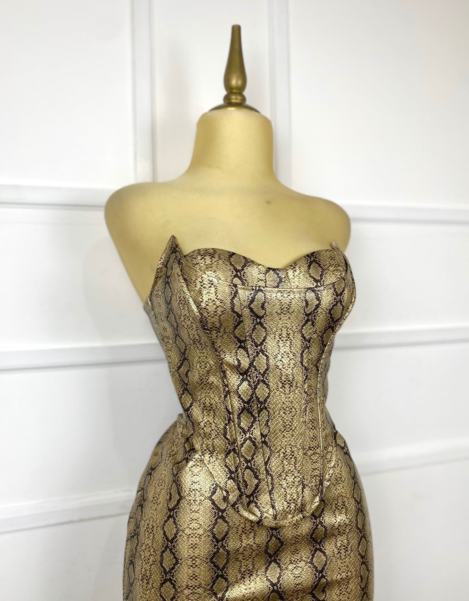 Vestido snake vinipiel tipo corset