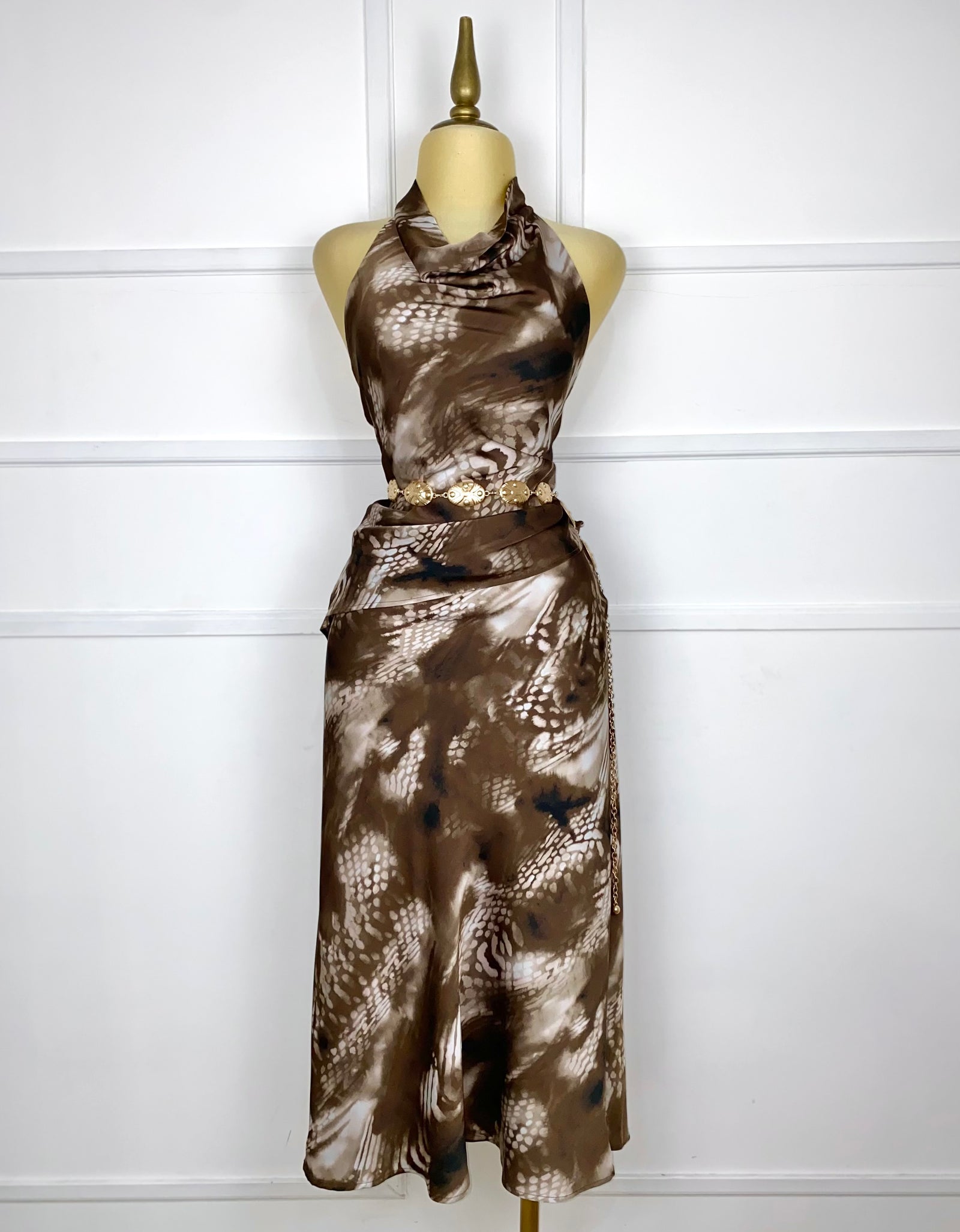 Set satinado con estampado (blusa y falda)