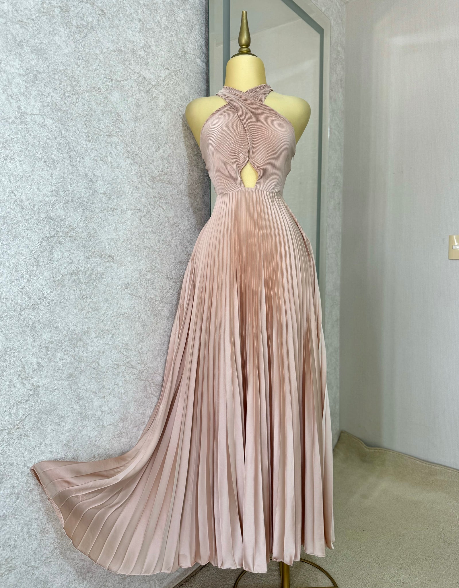Vestido moka satín plisado