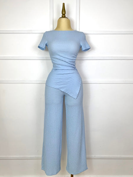 Set azul cielo asimétrico con textura