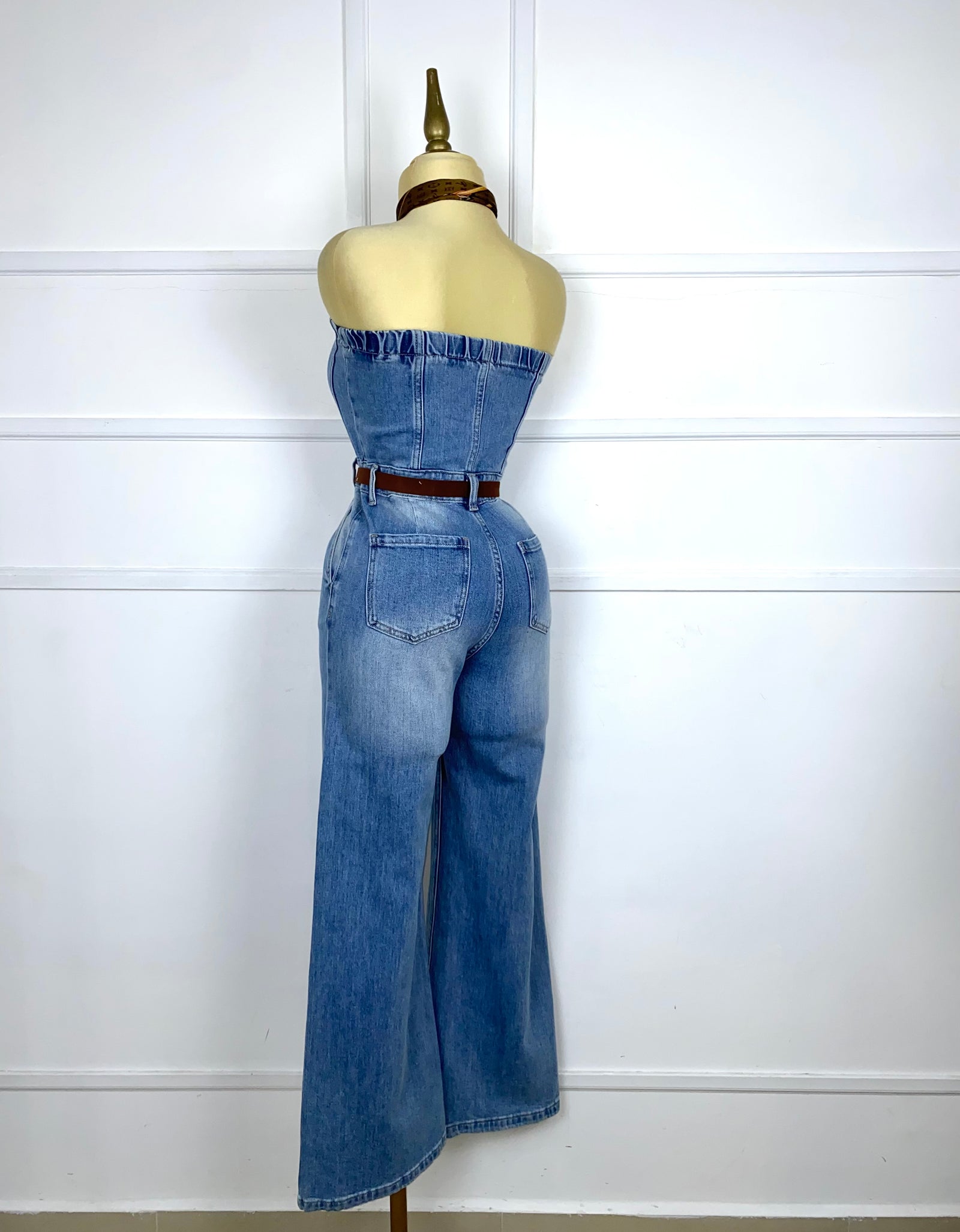 Palazzo strapless de mezclilla con cinto
