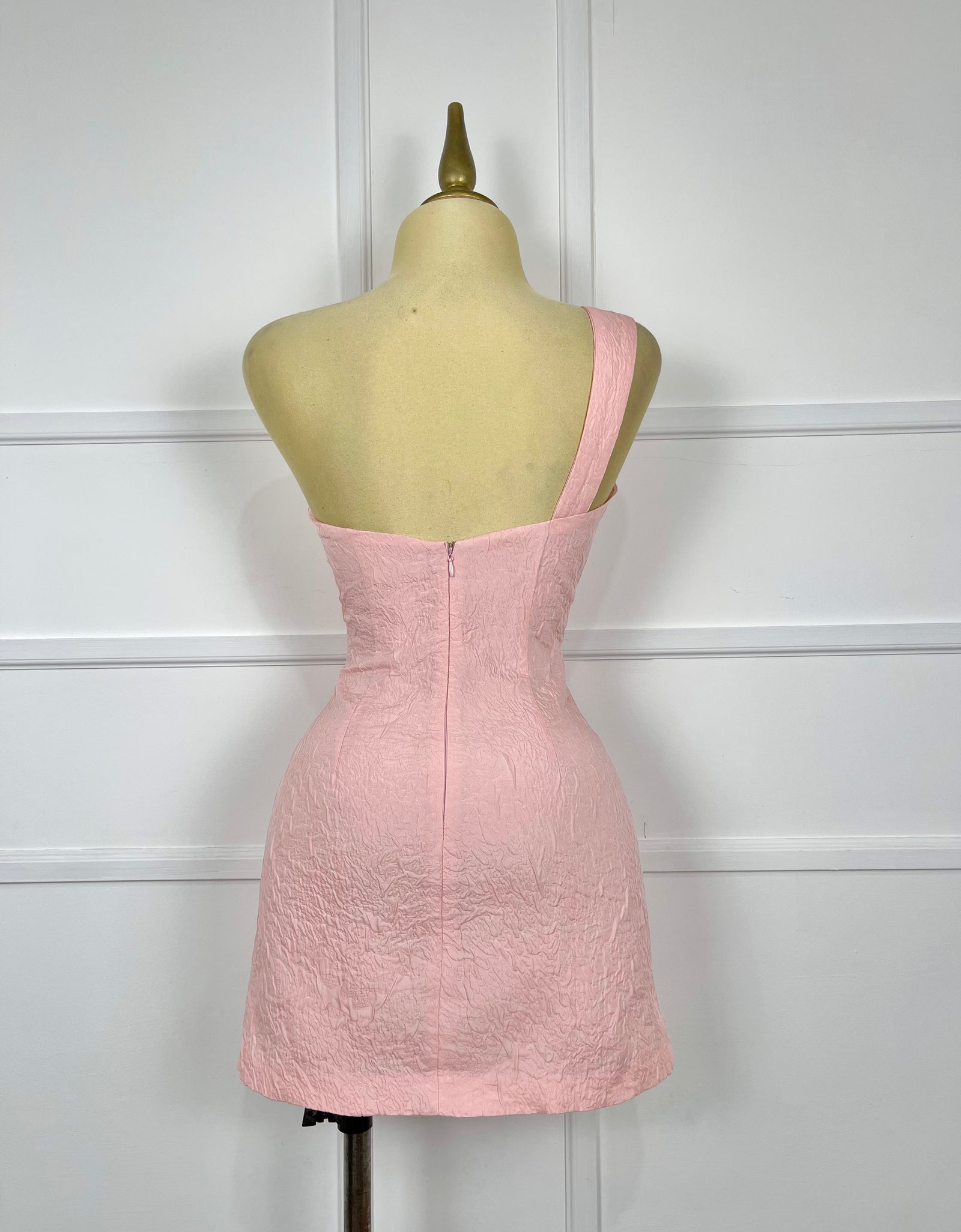 Vestido durazno asimétrico con textura