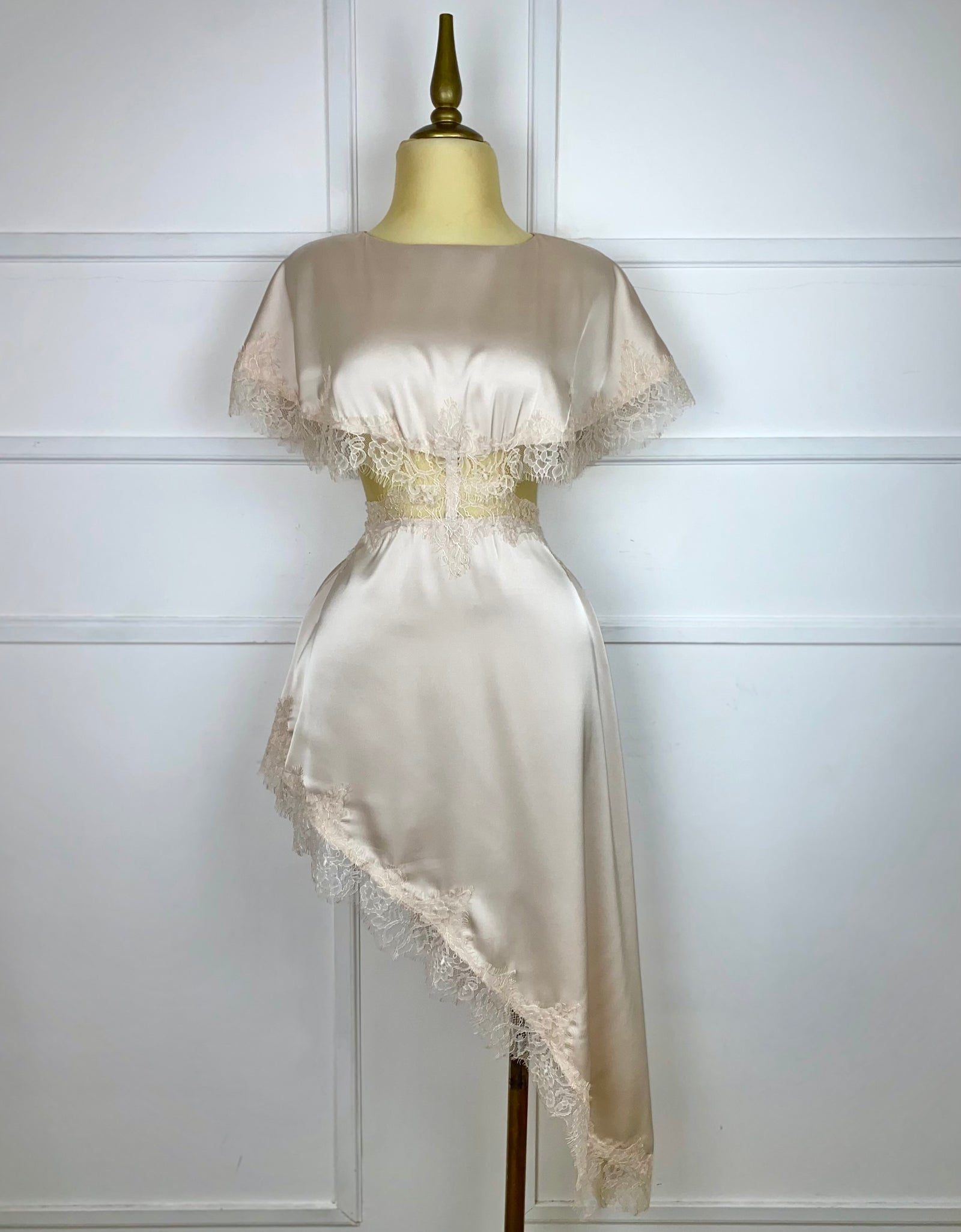 Vestido champagne satín encaje