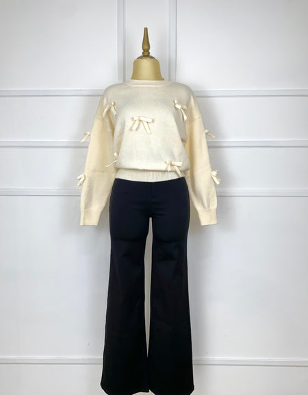 Suéter beige con moñitos