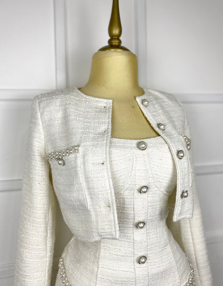 Set tweed beige con perlas