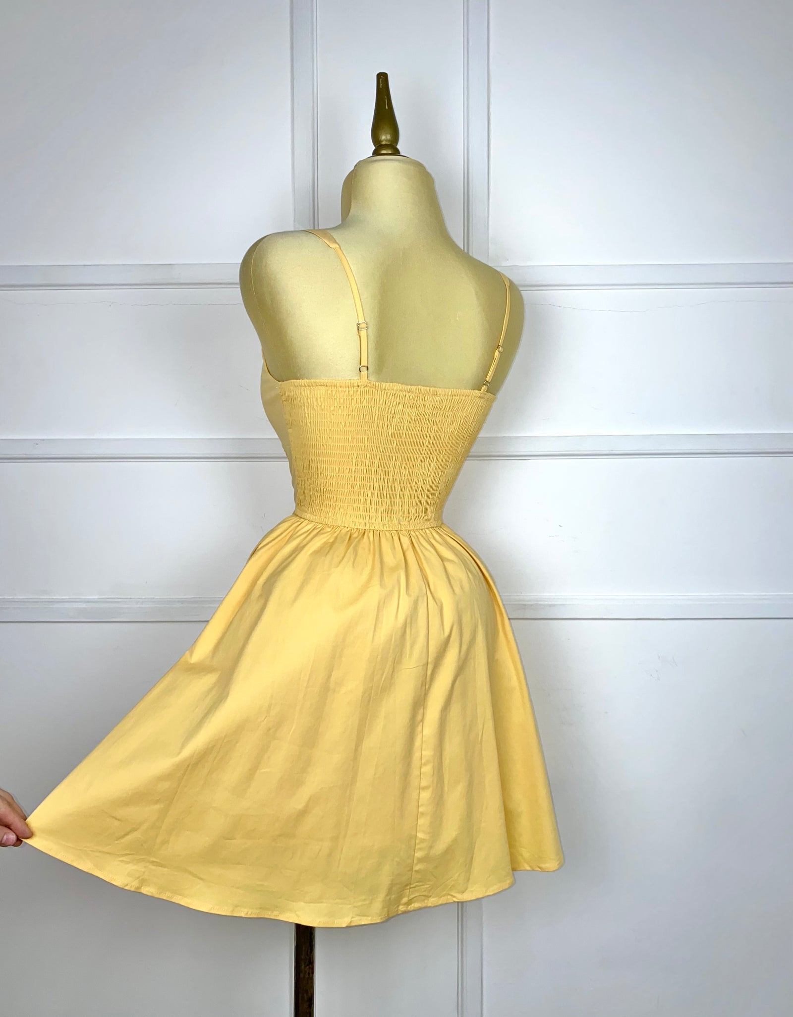 Vestido mostaza con cordones