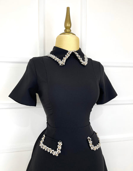 Vestido negro con perlas