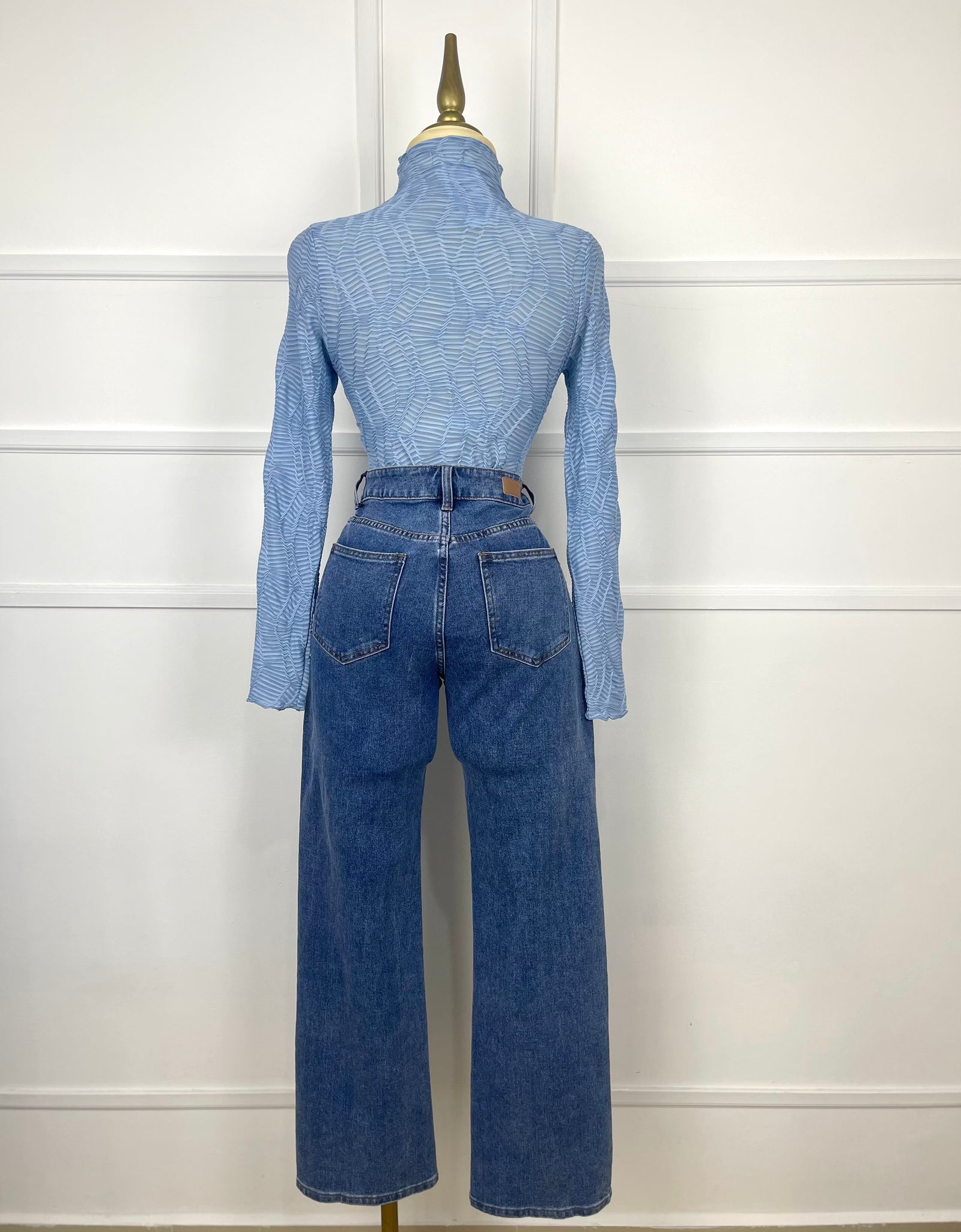 Pantalón de mezclilla con perlas