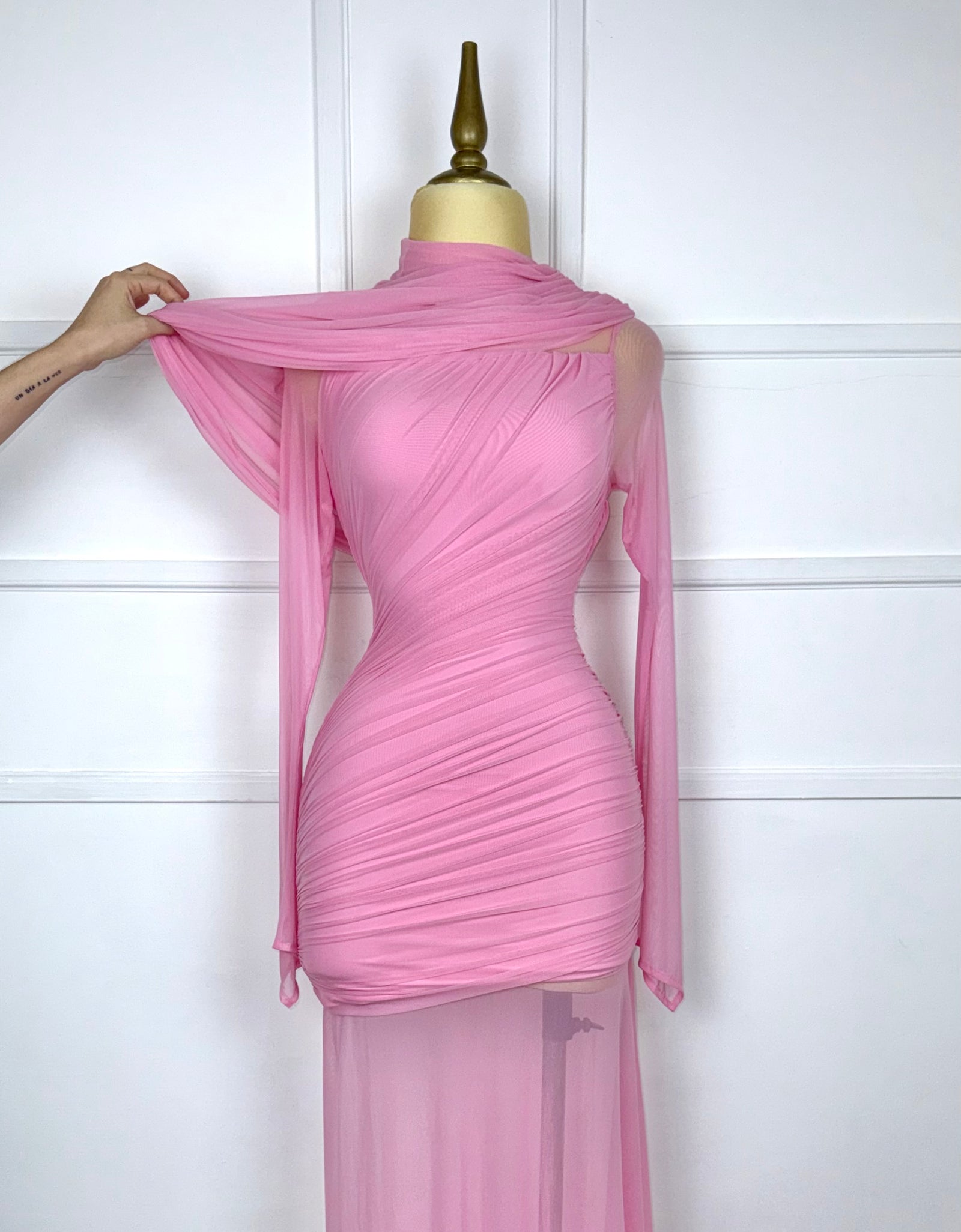 Vestido largo rosa asimetrico