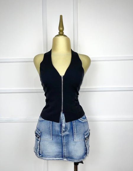 Blusa negra halter con cierre