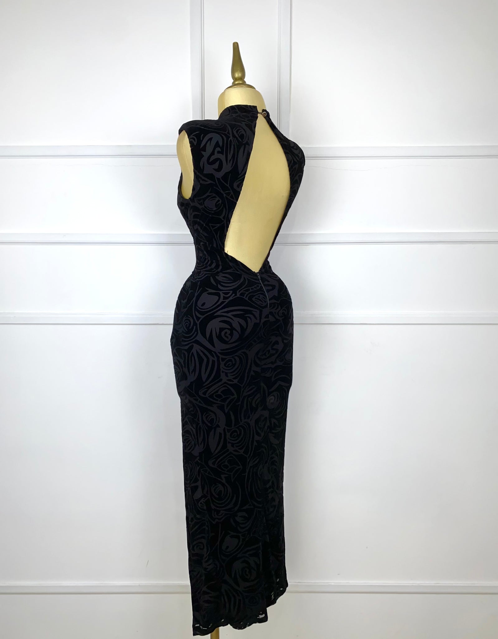 Vestido negro estampado terciopelo con abertura