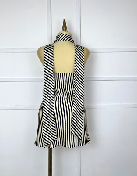 Vestido corto con líneas