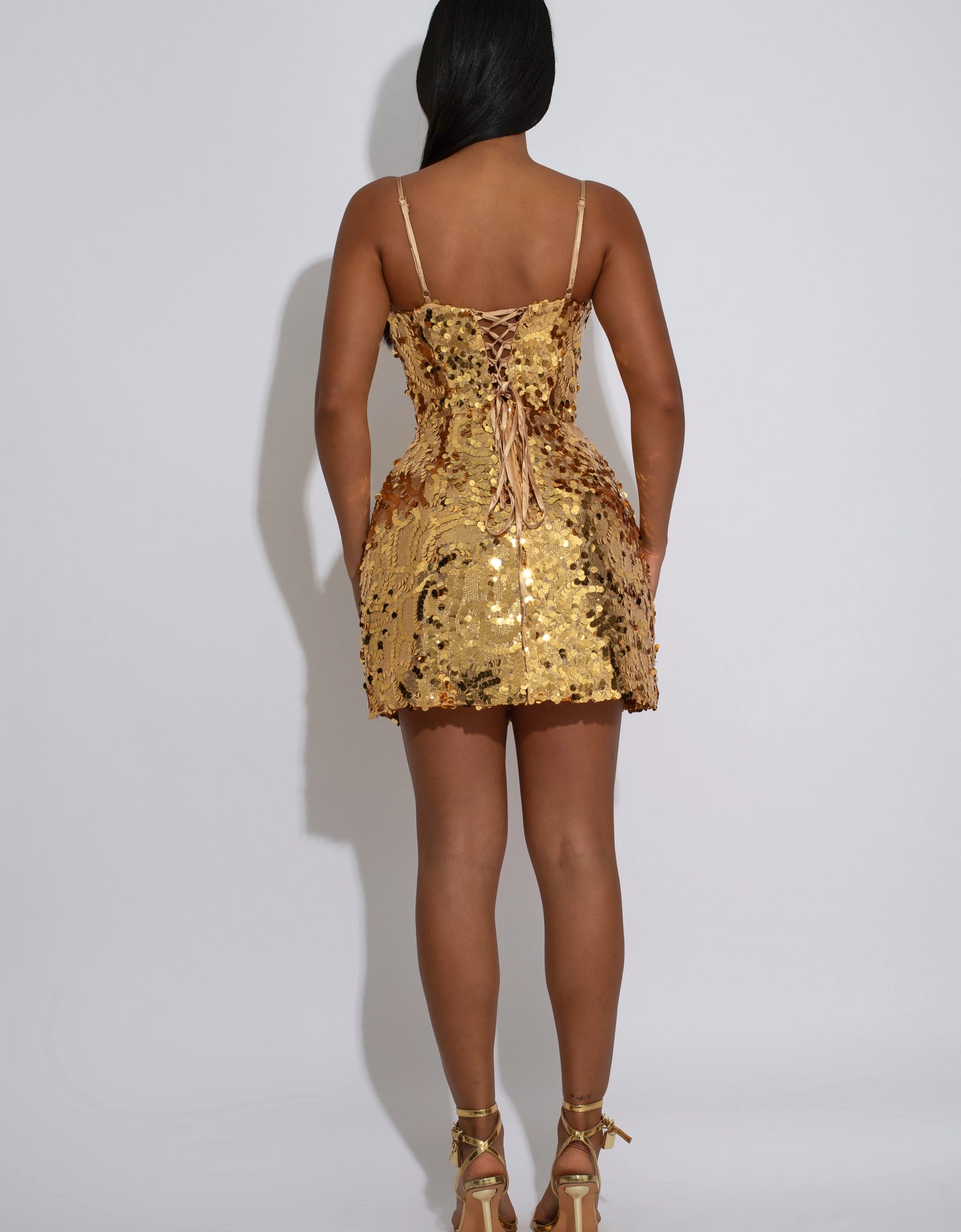 Vestido dorado lentejuela con listones