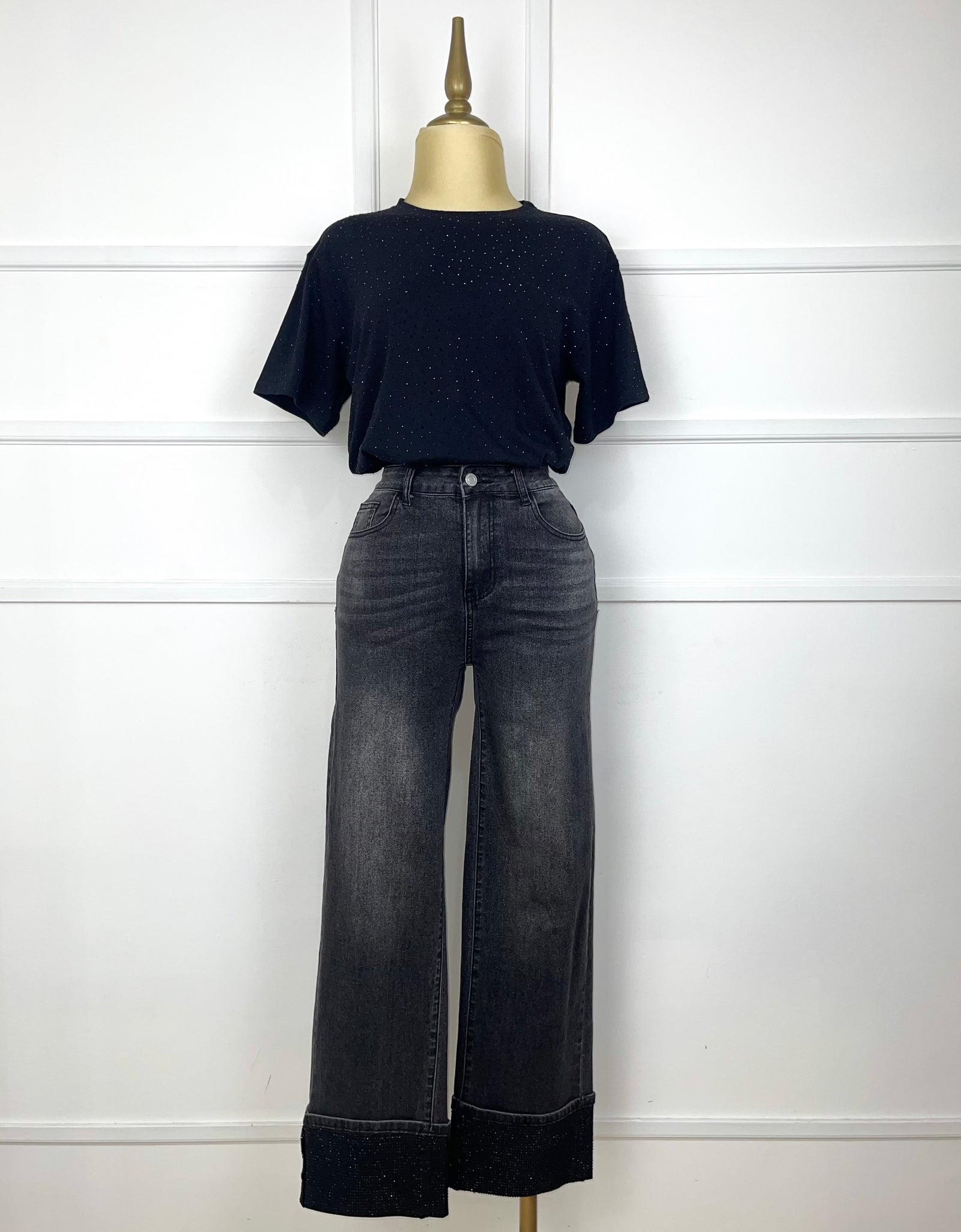 Blusa negra con pedreria