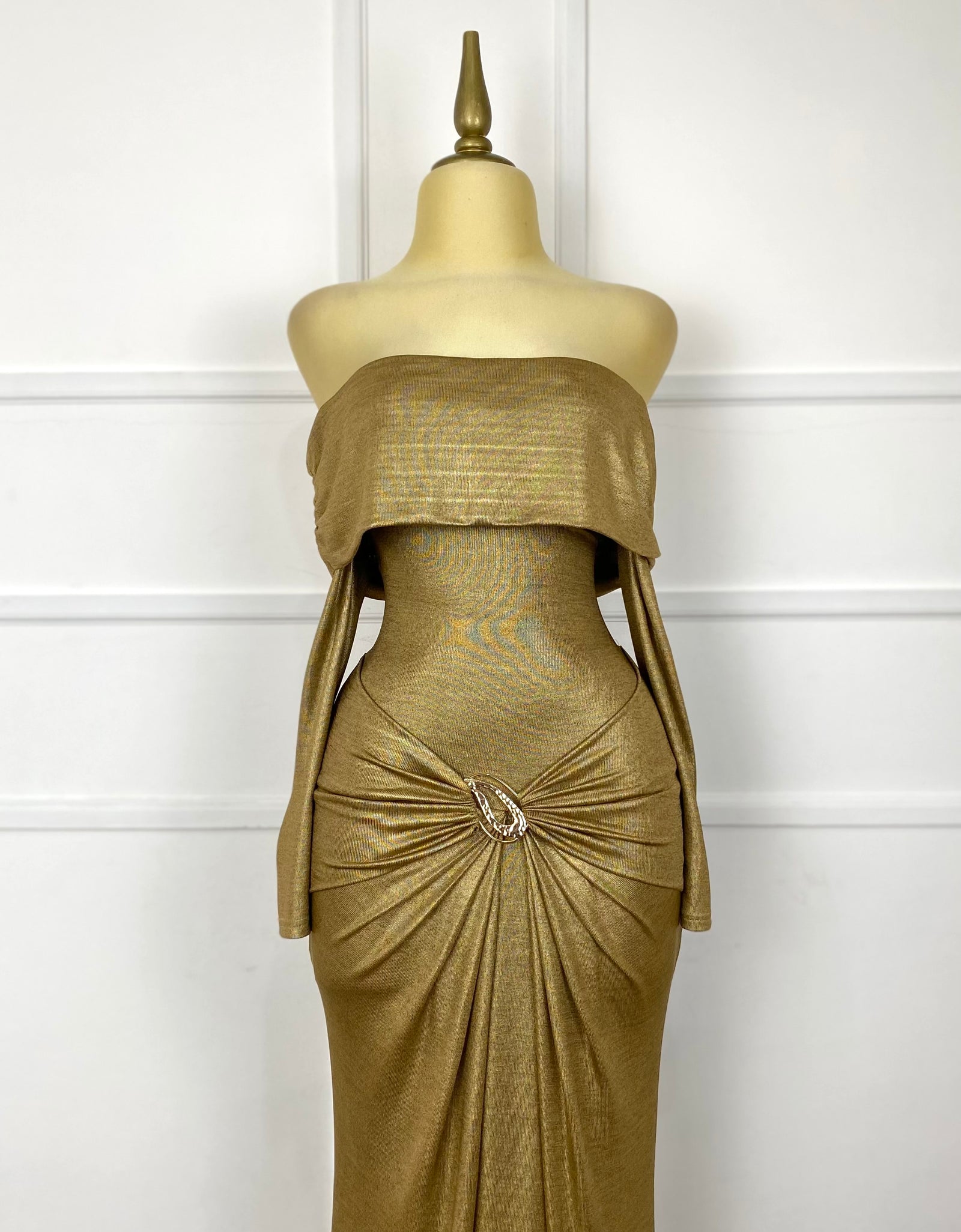 Vestido largo dorado manga larga