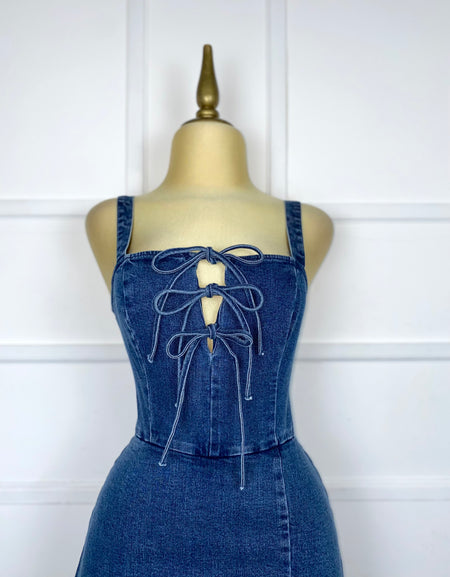 Jumper mezclilla con moños de cordones