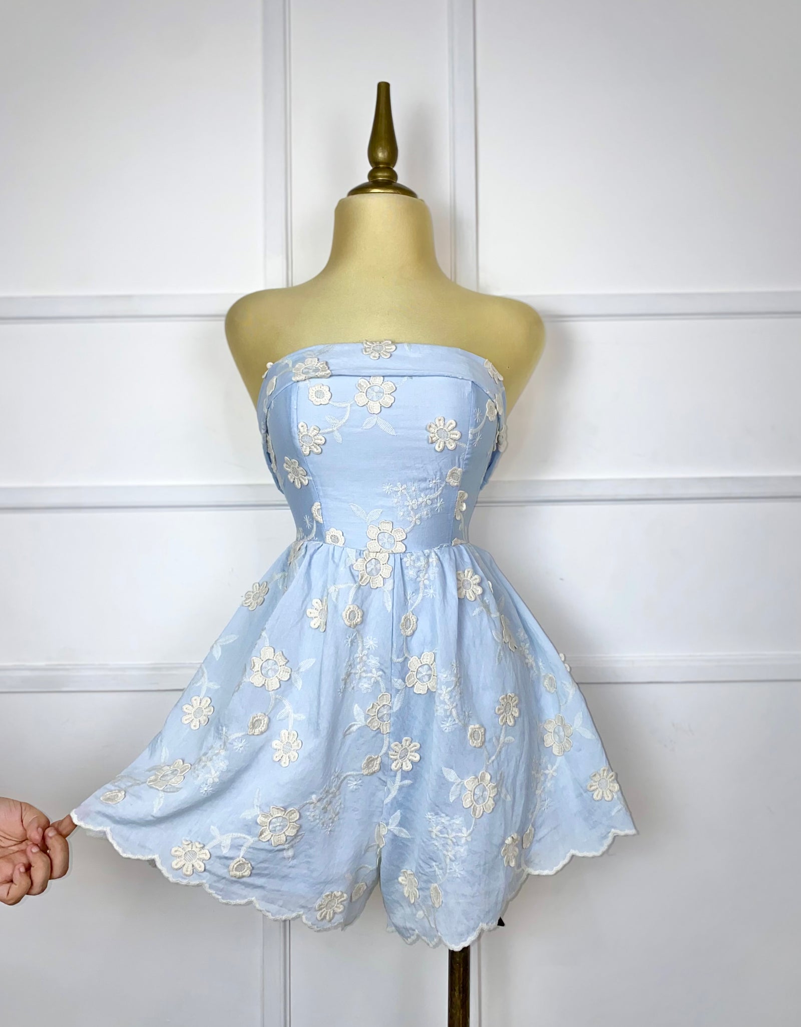 Jumper azul cielo strapless con flores