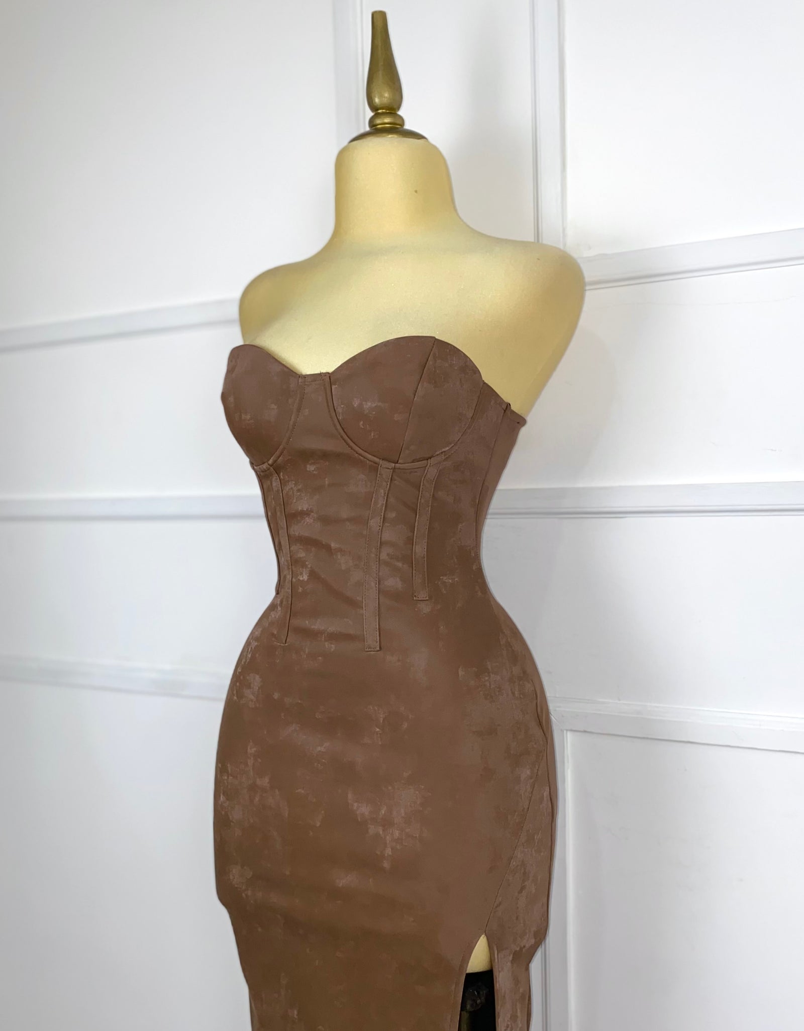 Vestido strapless vinipiel con listones