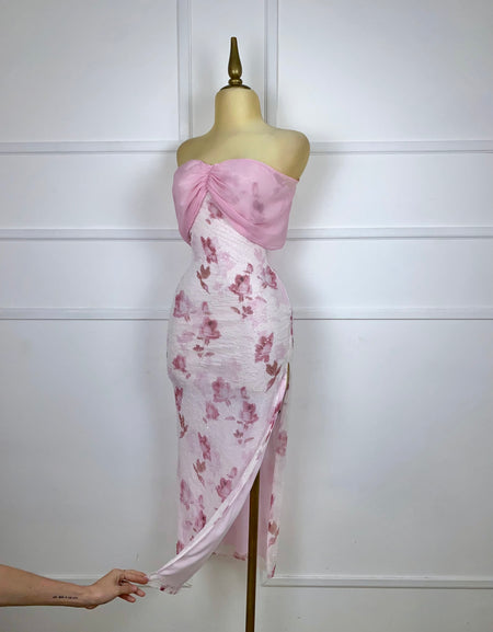 Vestido midi rosa con chaquiras