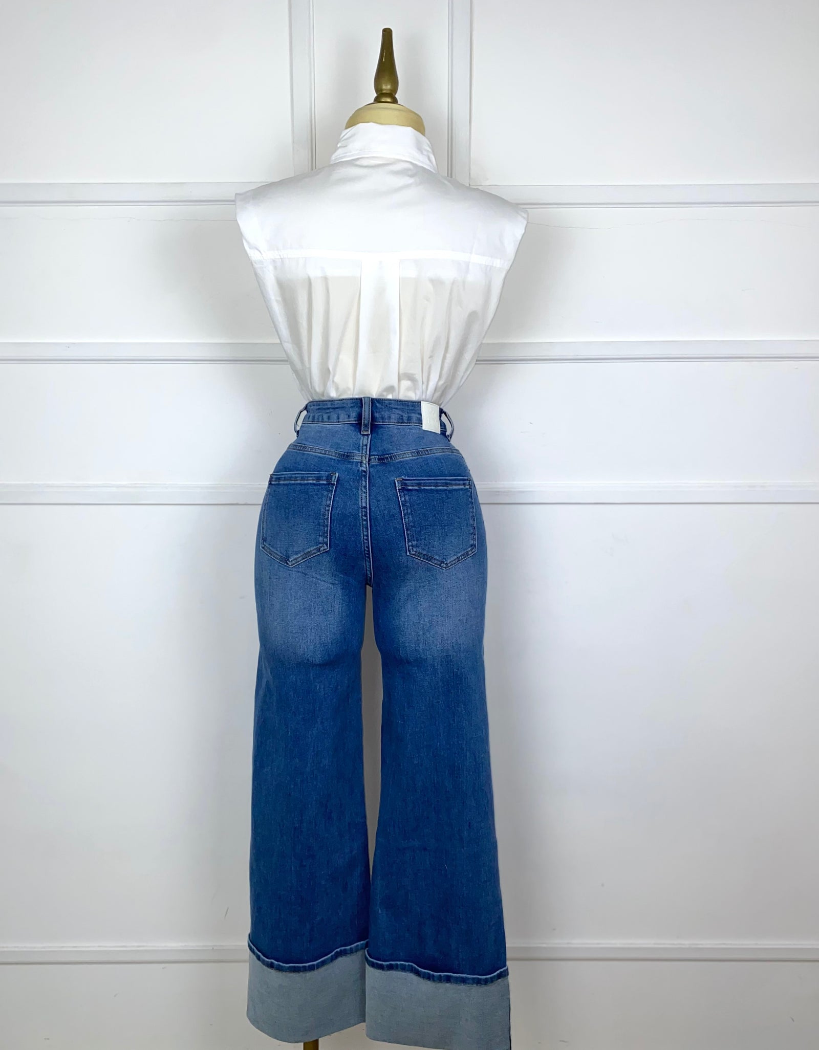 Camisa blanca con listón