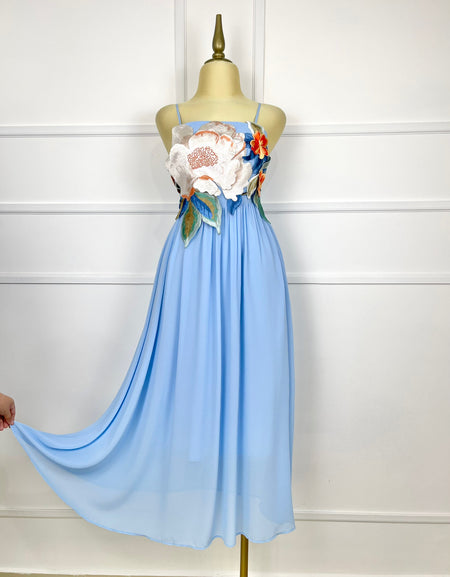 Vestido azul con flores