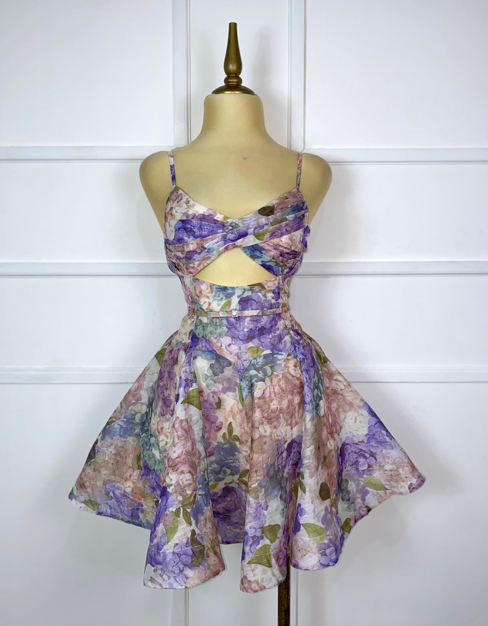 Vestido corto estampado con cinto