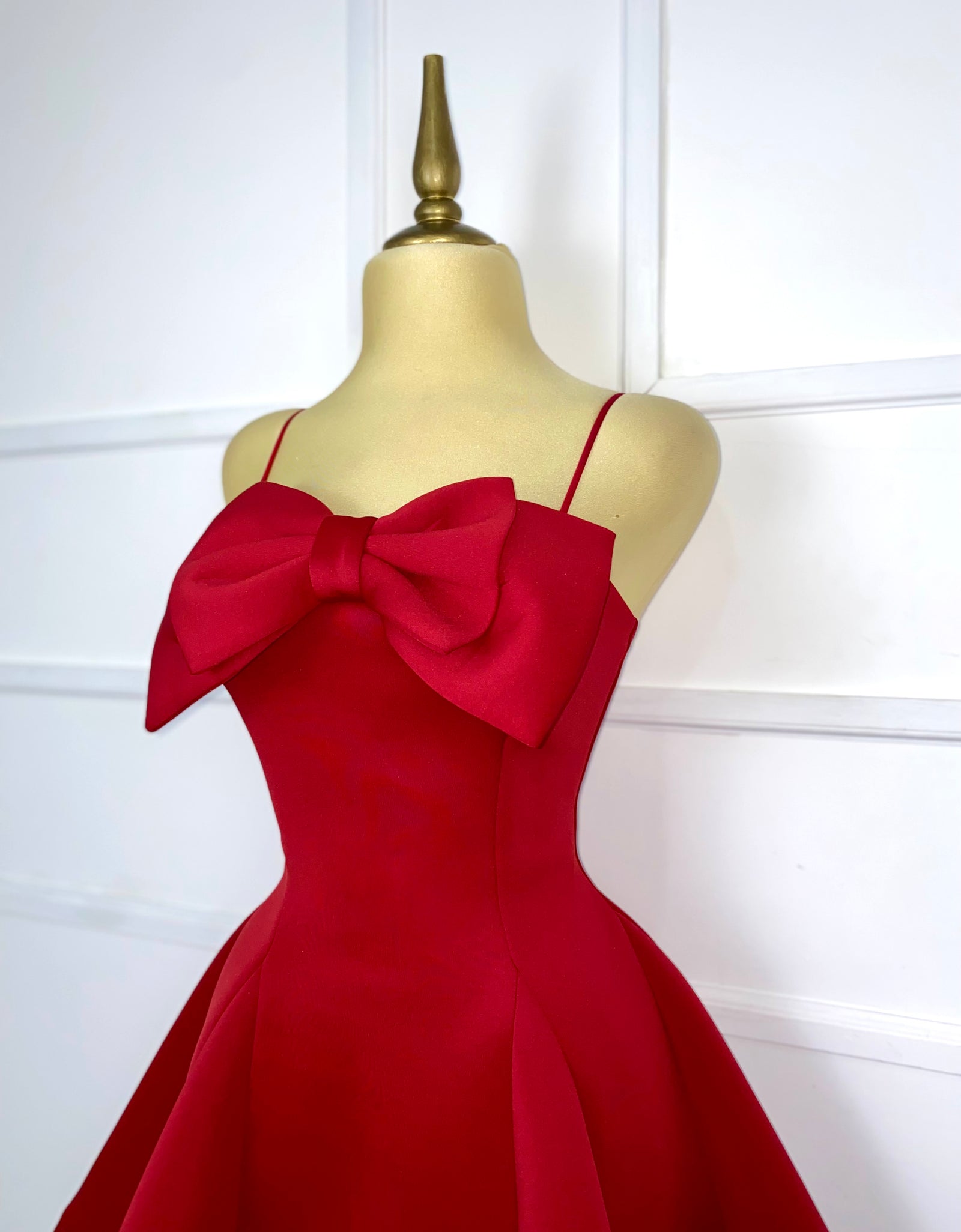 Vestido rojo esponja con moño