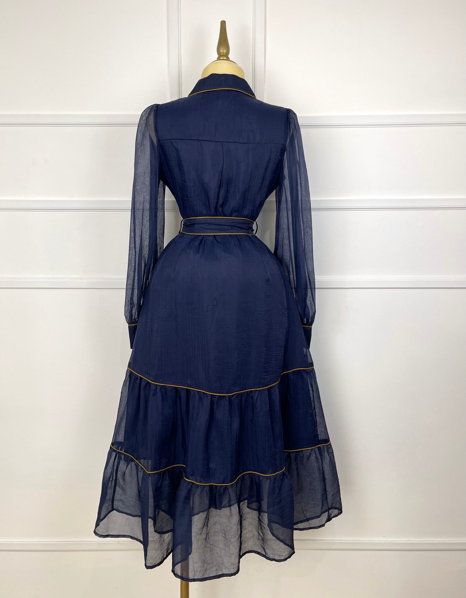 Vestido azul marino tipo gasa con listón