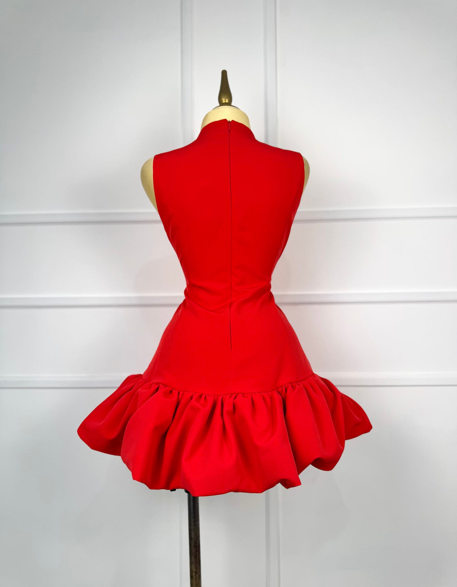Vestido rojo con botones perla