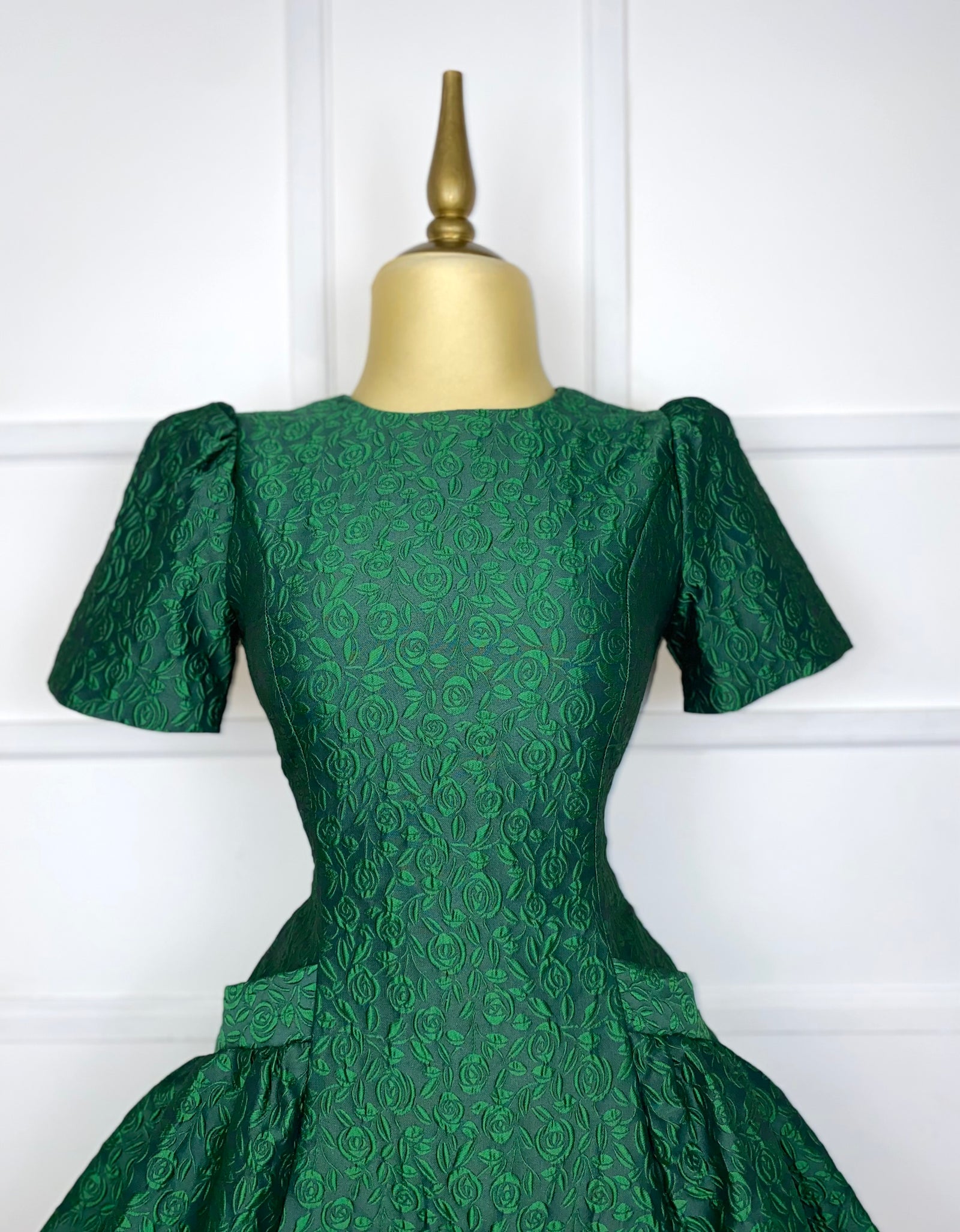 Vestido verde brocado corte A