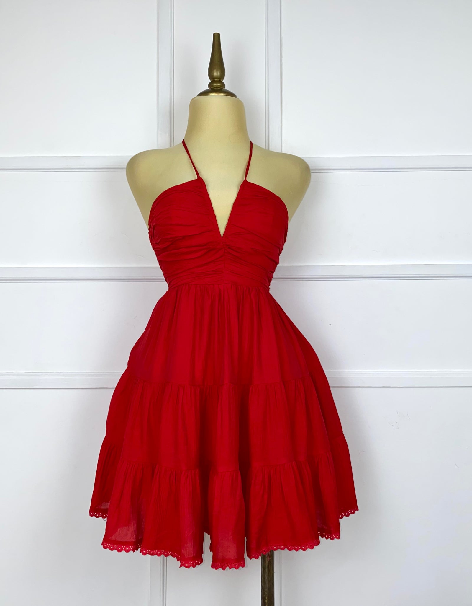 Vestido rojo con olanes
