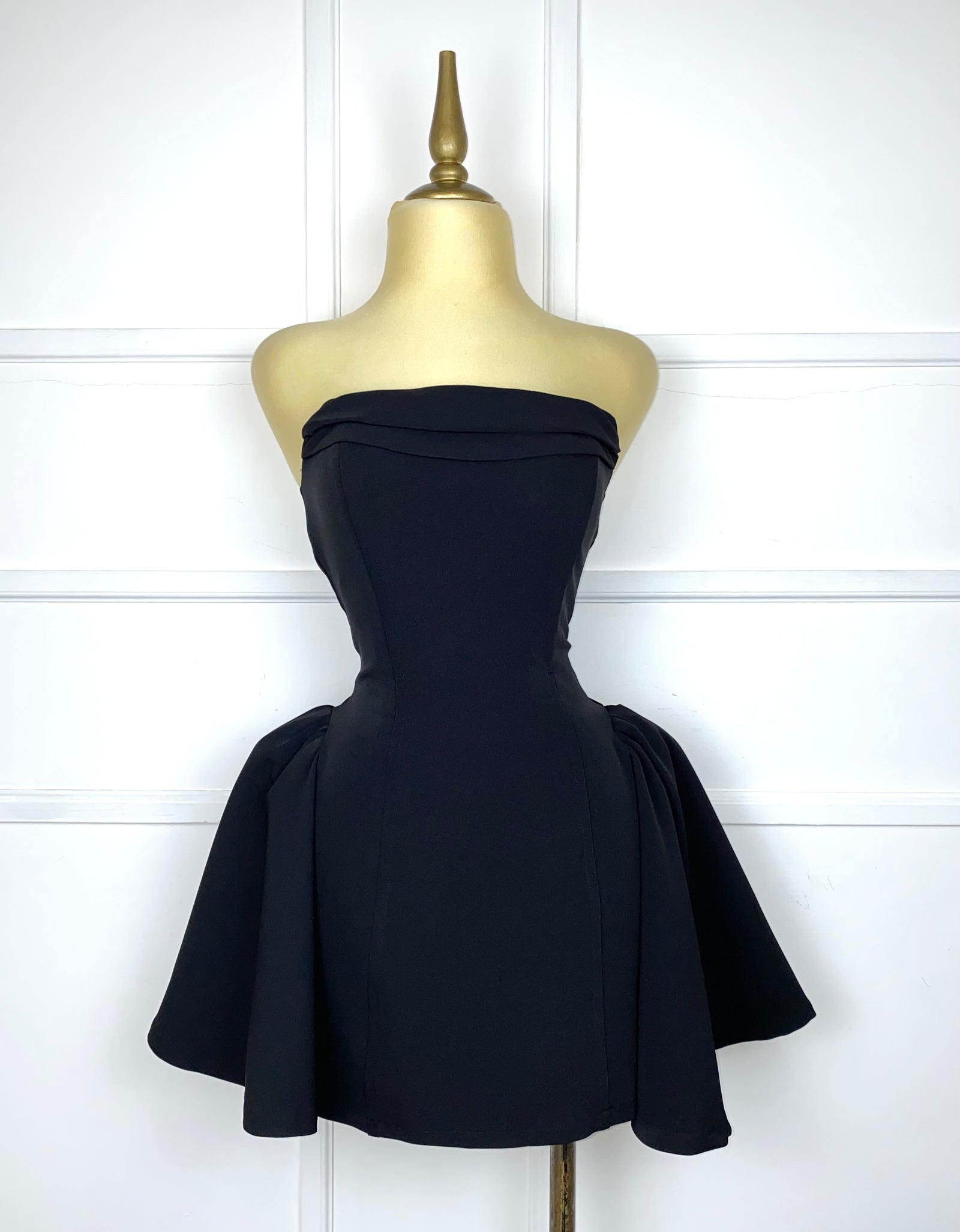 Vestido negro strapless