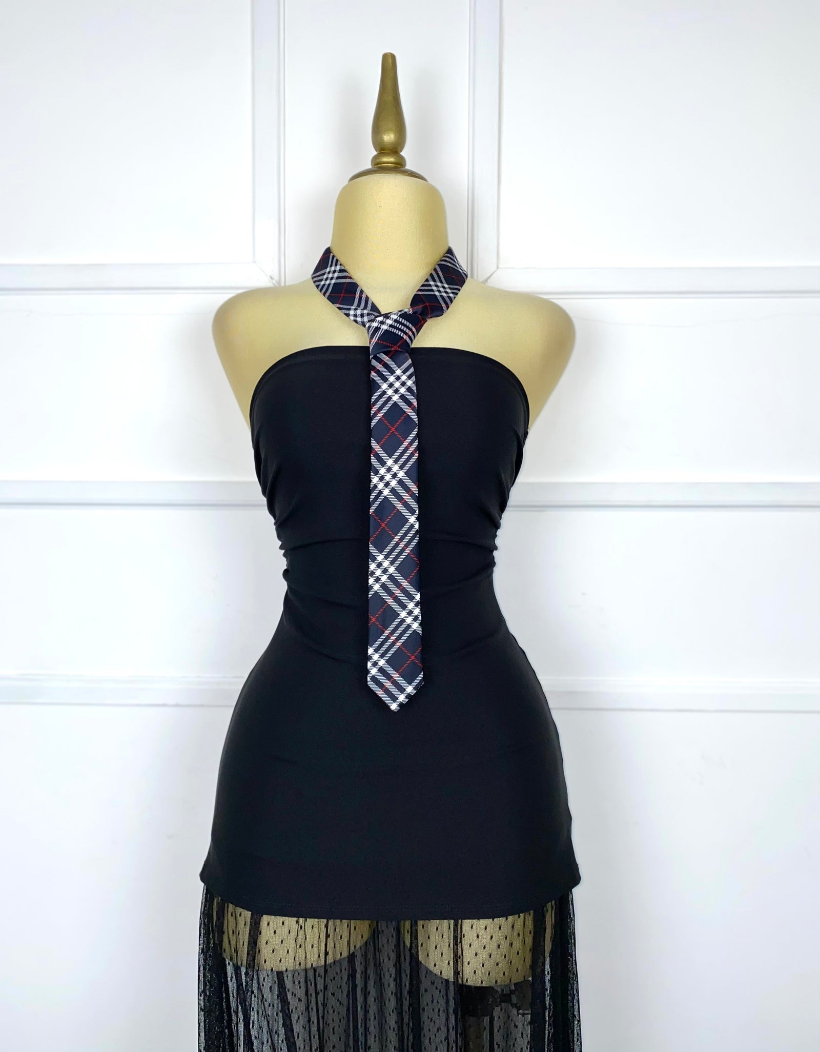 Vestido corto negro strapless
