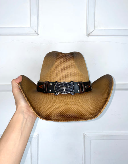 Sombrero paja con accesorio tipo vinipiel
