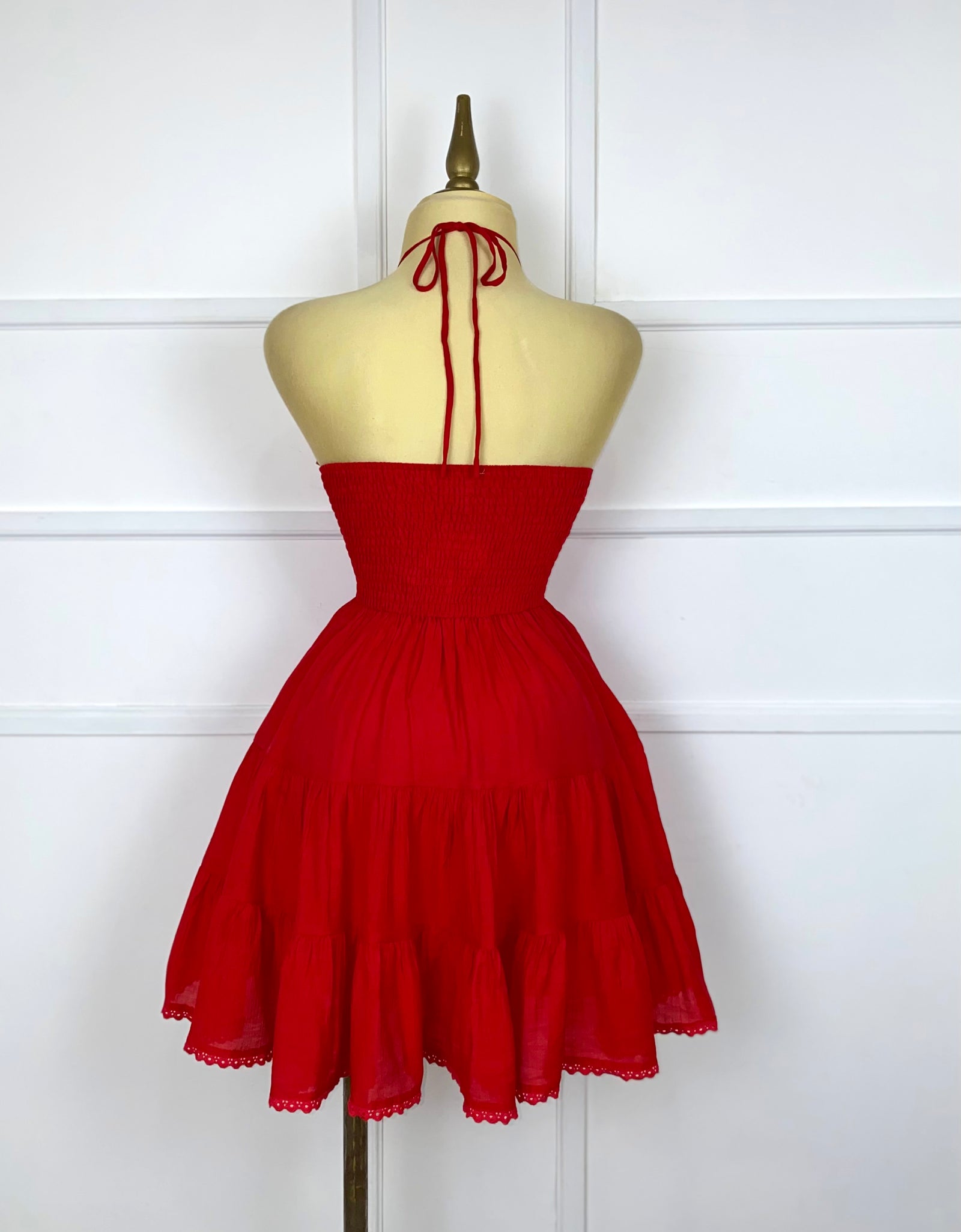 Vestido rojo con olanes