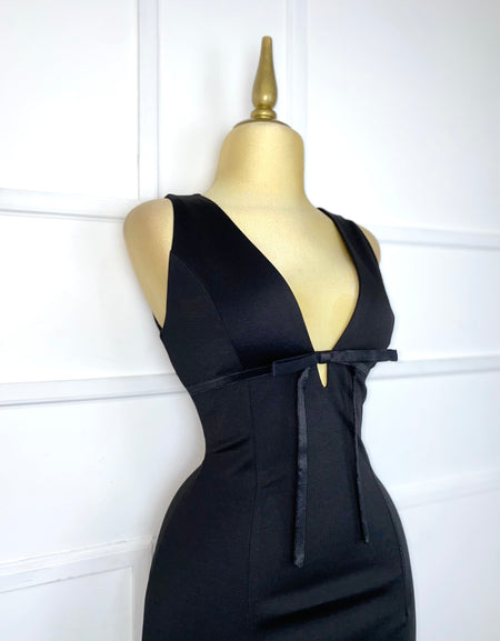 Vestido midi negro con moño