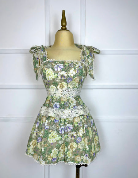 Set flores verde con encaje