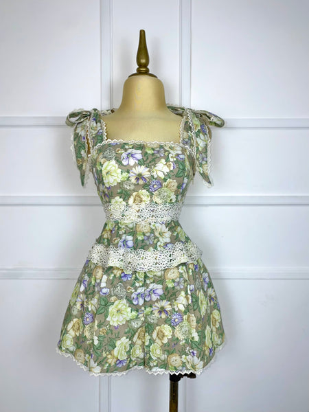 Set flores verde con encaje