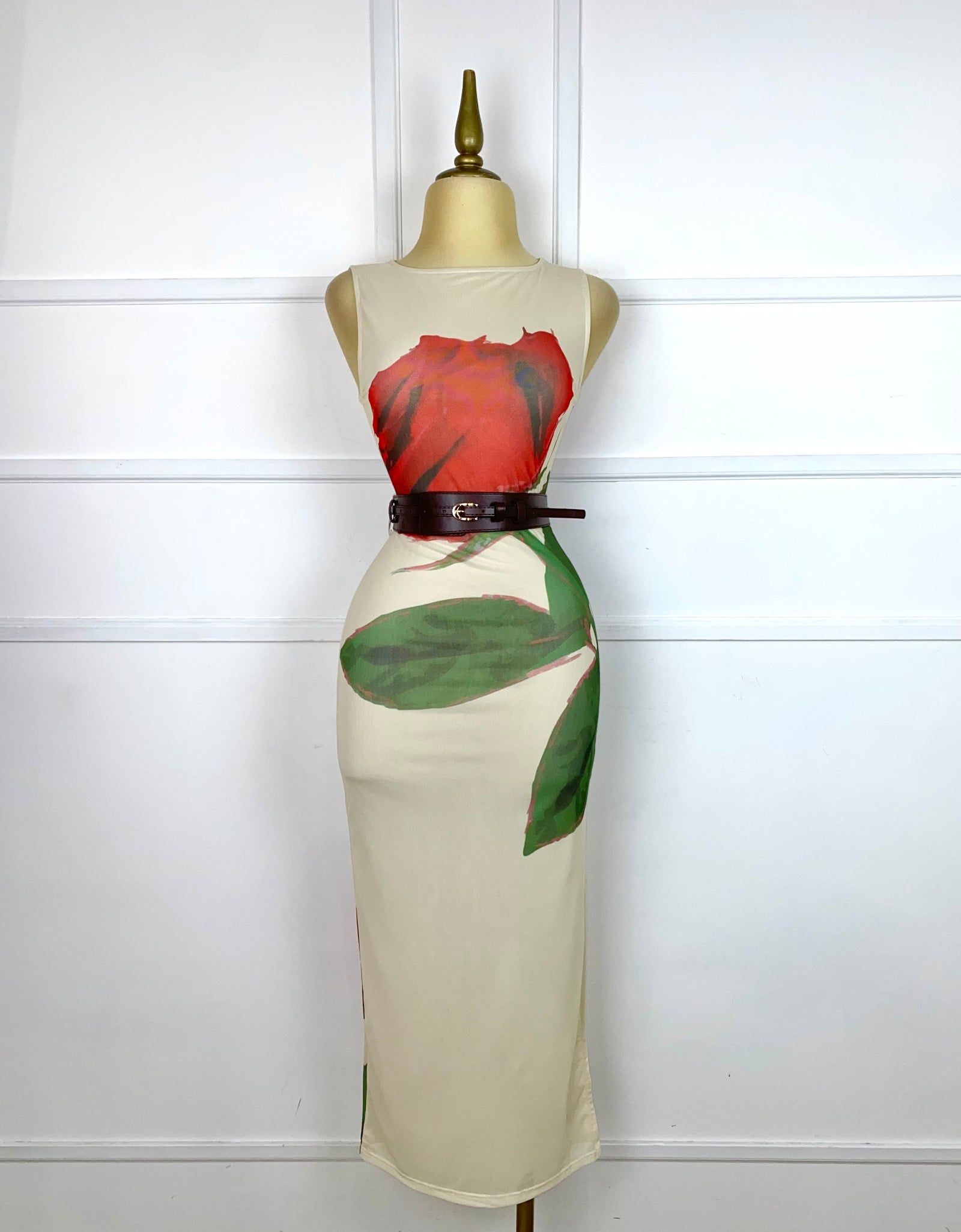 Vestido midi con abertura y cinto