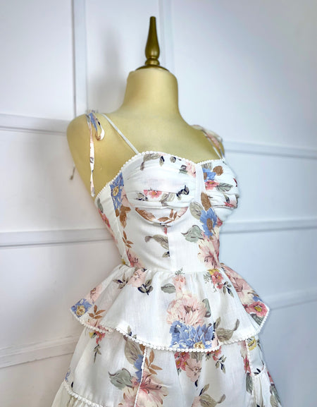 Set blanco con flores multicolor