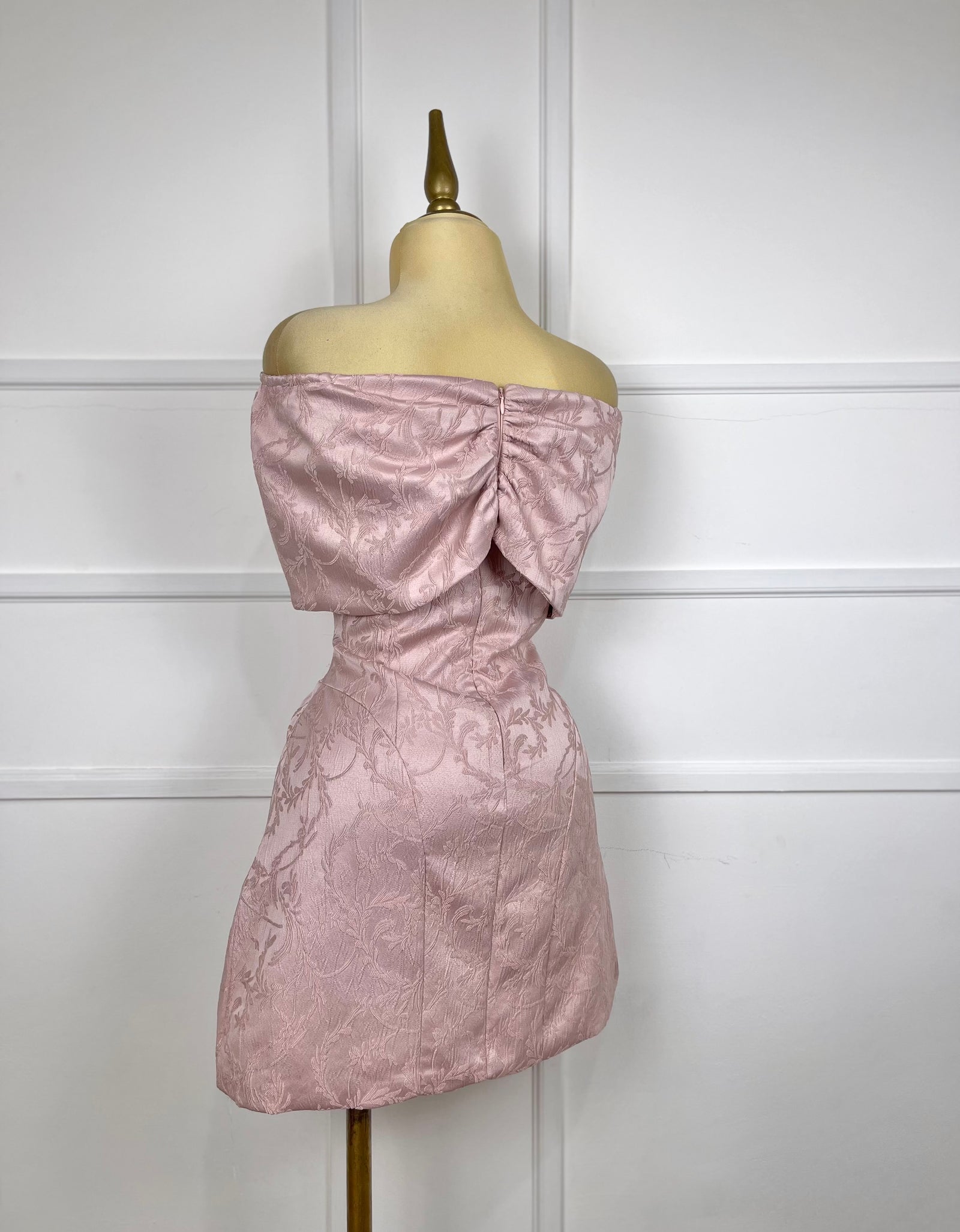 Vestido rosa brocado con moño