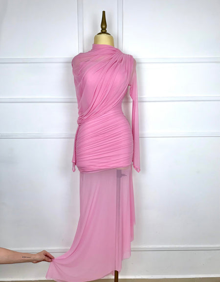 Vestido largo rosa asimetrico