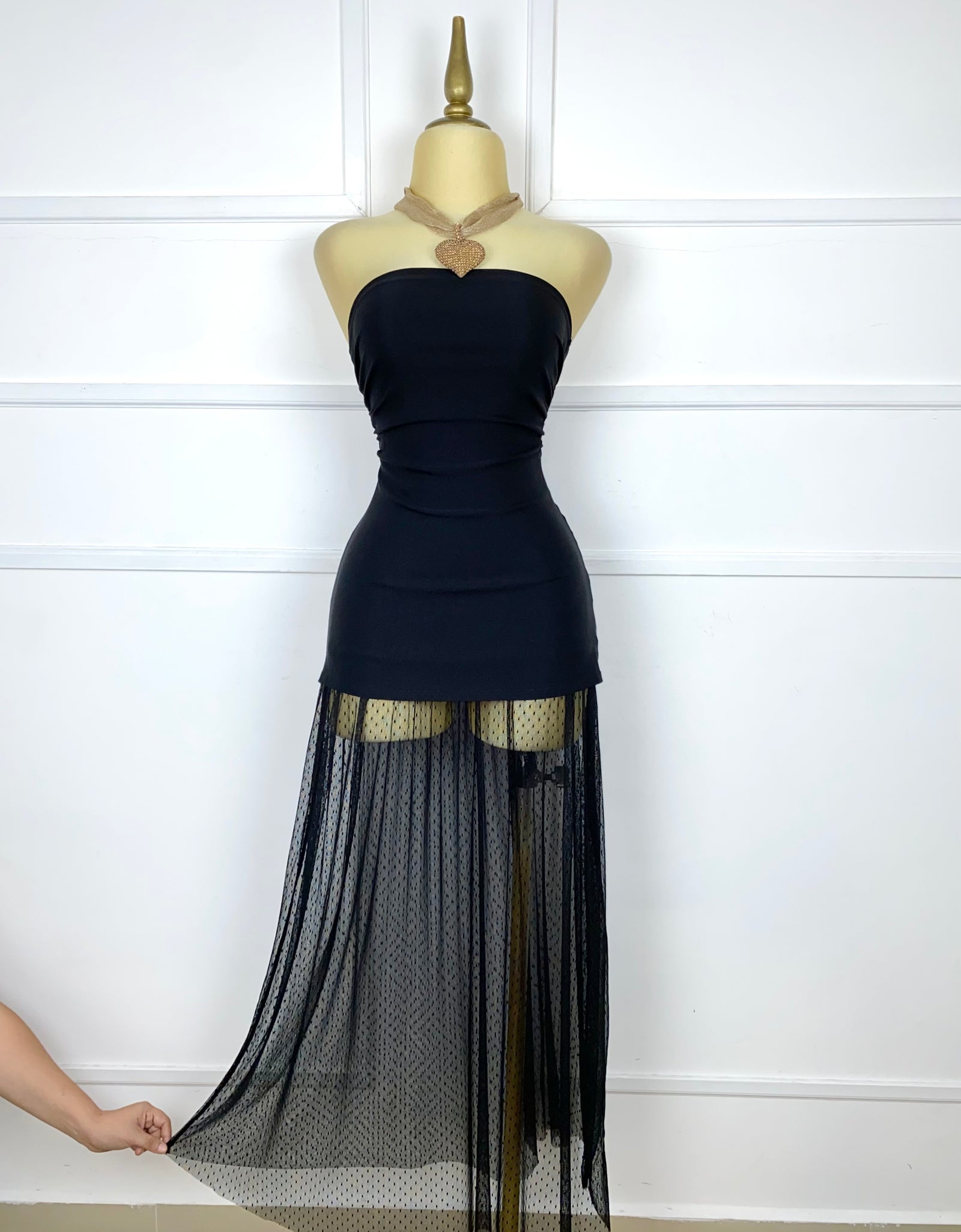 Vestido corto negro strapless