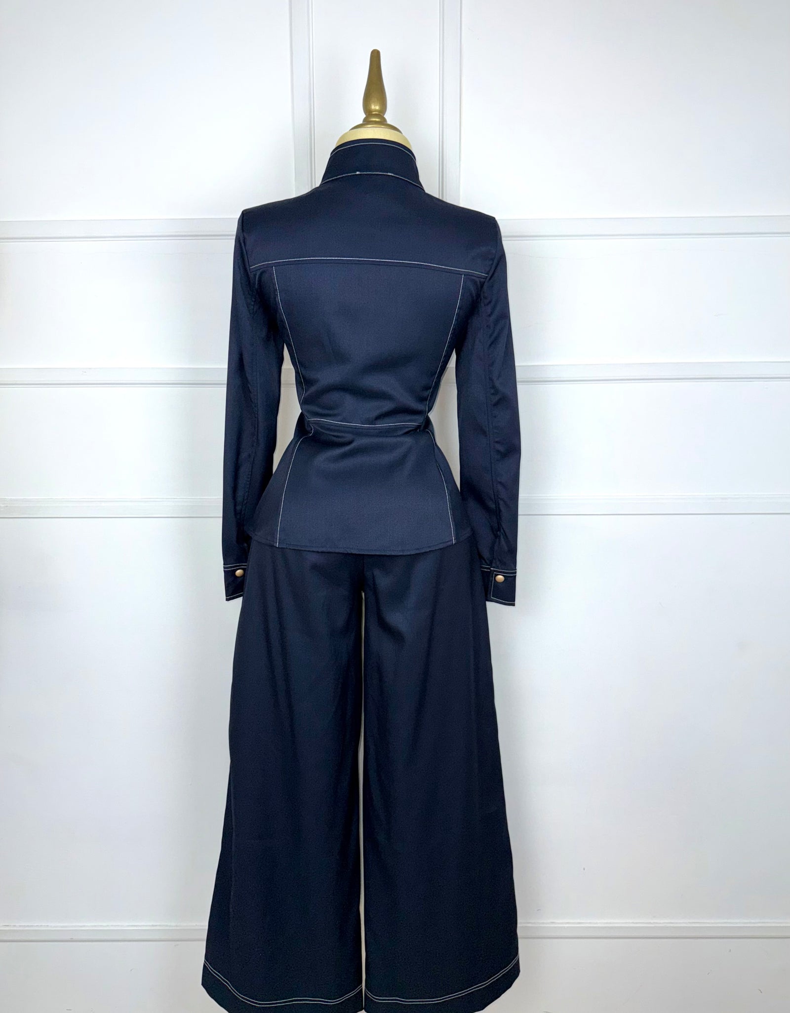 Set azul marino con botones