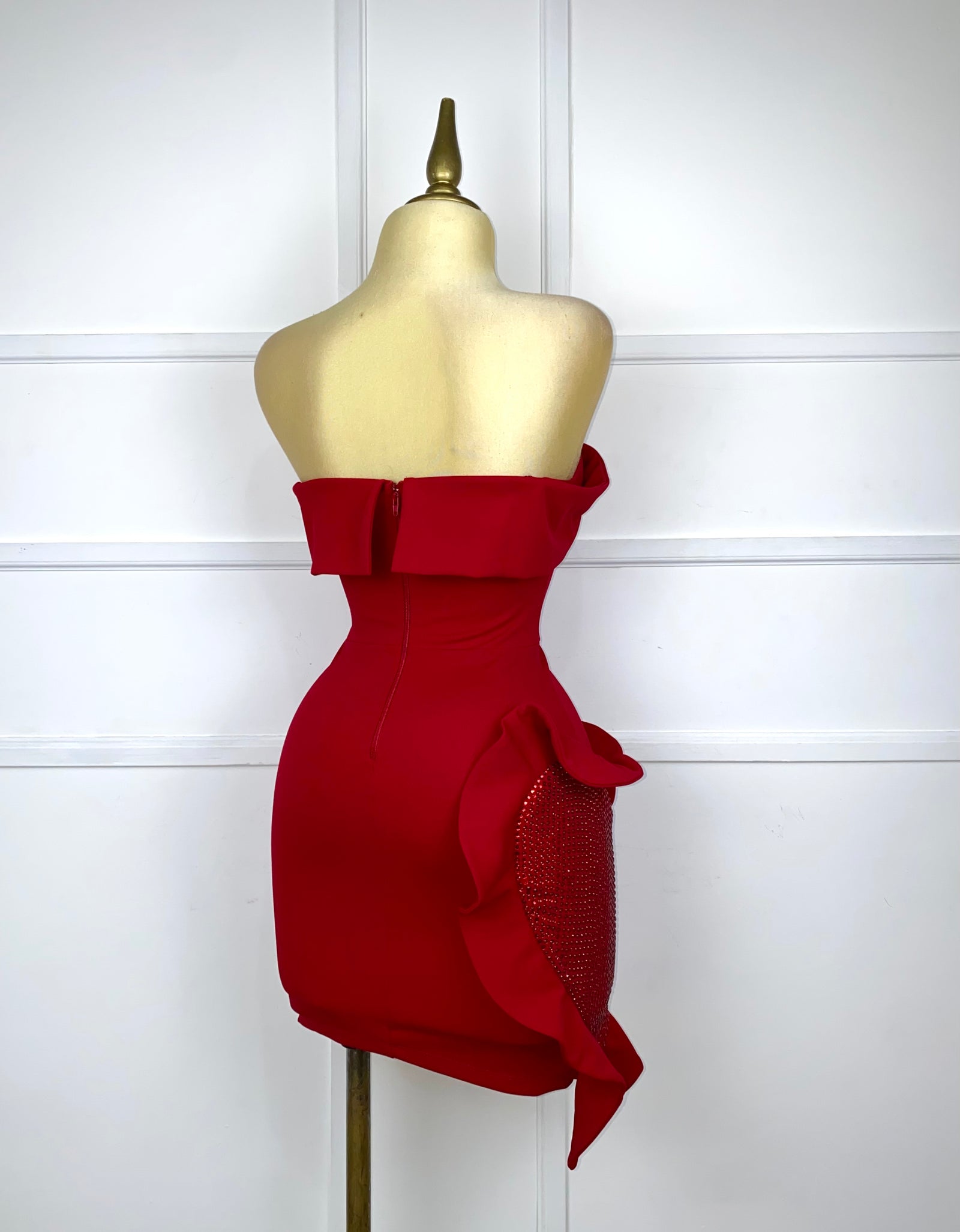 Vestido rojo con corazón de pedrería