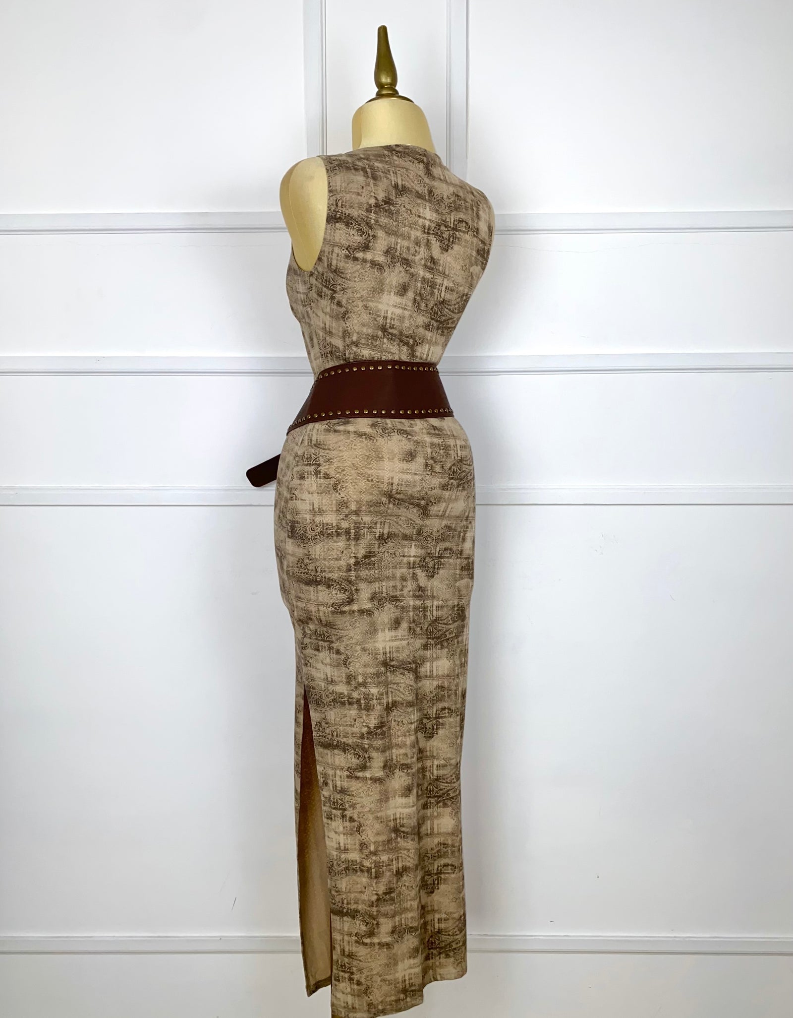 Vestido estampado con abertura y cinto