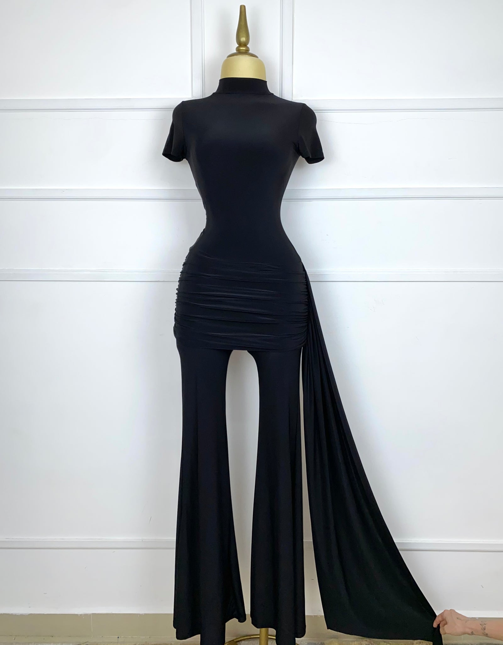 Set negro lycra con olán